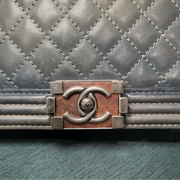 Chanel | Medium Faded Grey Calfskin Boy Flap Bag - Picture 8 of 14